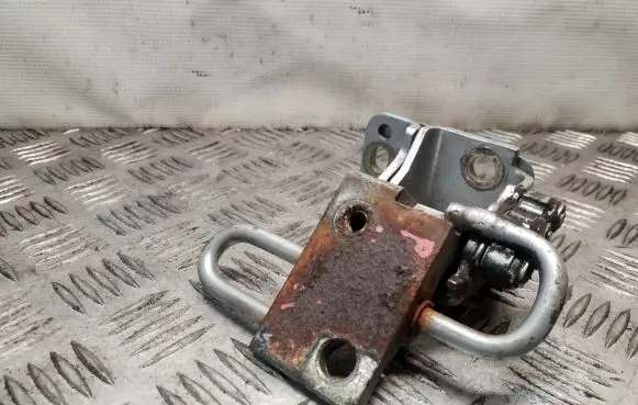 Audi A4 S4 B6 8E 8H Front door lower hinge 8E0831412