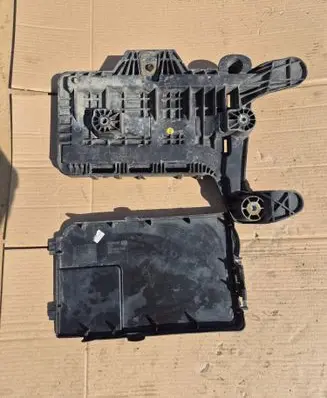 Volkswagen Touran I Battery tray 1K0915333B