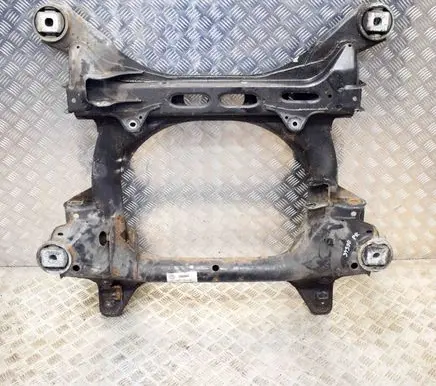 Volkswagen Touareg I Front subframe 7L0400025