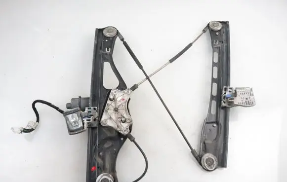 Mercedes-Benz E AMG W211 Front door window regulator with motor 2118202942 2117200146