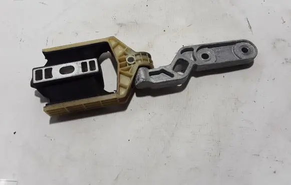 Engine mount bracket