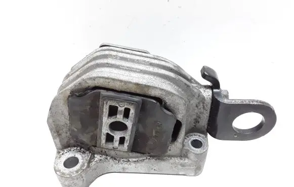 Volvo S60 Engine mount bracket