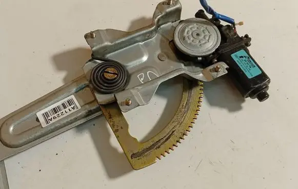 KIA Sorento Front door window regulator motor XH101PA