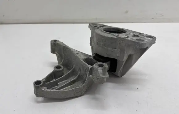 Engine mount bracket