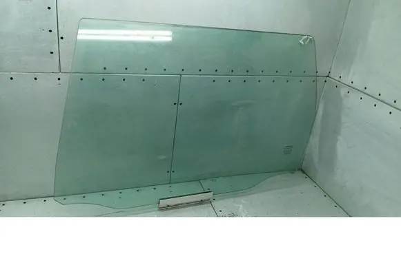 Volvo V70 Rear door window glass