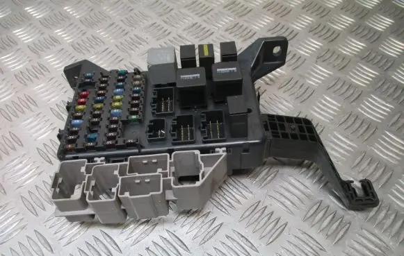 Ford Mondeo Mk III High voltage junction box 1S7T-14A073-AF