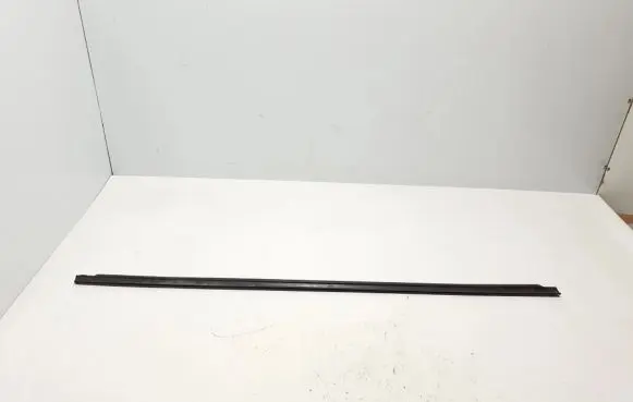 Mercedes-Benz GLS X167 Front door glass trim molding A1676981000