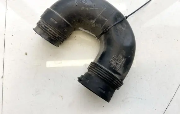 Skoda Octavia Mk2 (1Z) Air intake hose/pipe 1k0129618