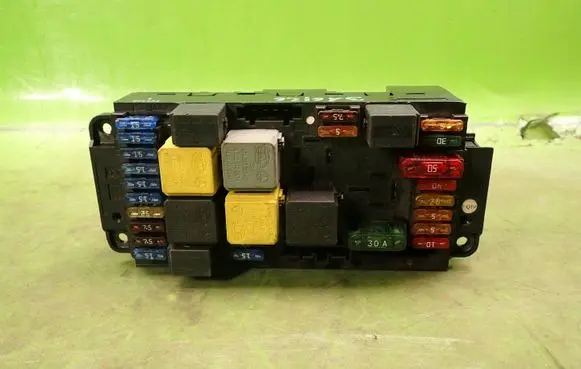 Mercedes-Benz C W203 Fuse box set 