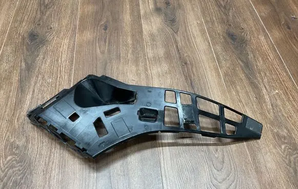 Mercedes-Benz GLA W156 Front bumper mounting bracket A1588858300