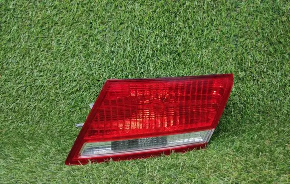 Tailgate rear/tail lights