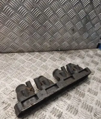 Volkswagen PASSAT B5.5 Other engine bay part 058133216