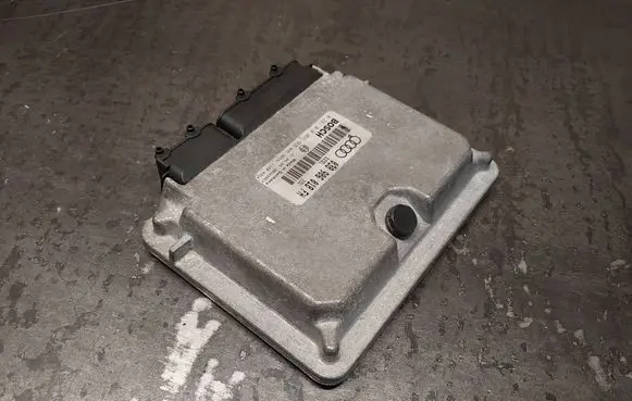 Audi A6 S6 C5 4B Engine control unit/module 038906018FH 0281010066