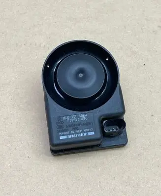 Audi A4 S4 B7 8E 8H Alarm system siren 8L0951605A F005V00356