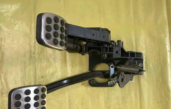 Mercedes-Benz B W245 Pedal assembly A1692903001 4421566 4010052B