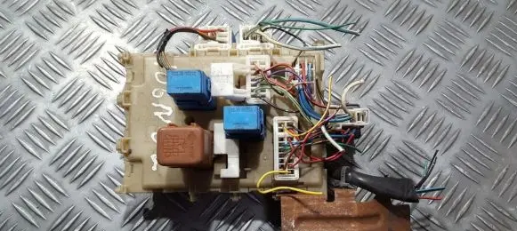 Nissan Almera N16 Fuse box set 243505M310 0430021