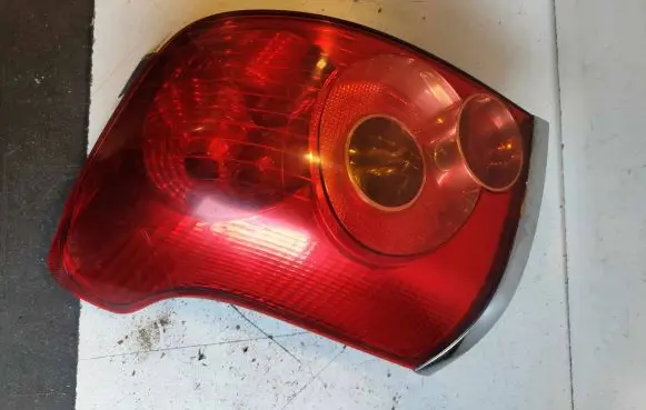 Toyota Avensis T250 Rear/tail lights RS102