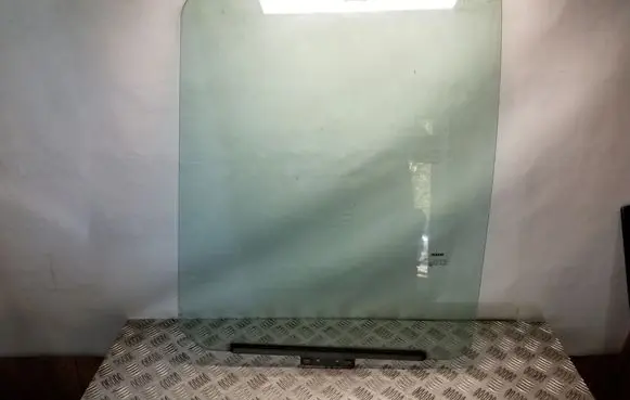 Iveco Daily 35 - 40.10 Front door window glass four-door
