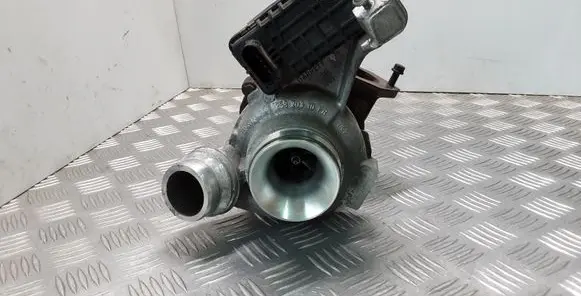 BMW X1 E84 Turbo 7810189 7673780009