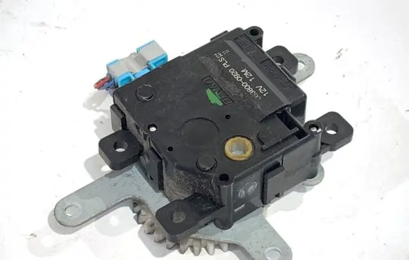 Toyota Avensis T270 Air flap motor/actuator 0638000920