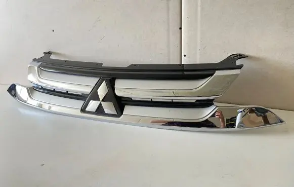 Mitsubishi Outlander Front bumper upper radiator grill 7450A992