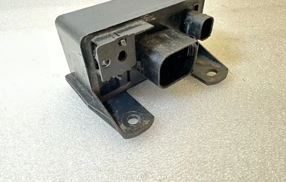 Mercedes-Benz E W210 Glow plug pre-heat relay 0285454032 0005453616