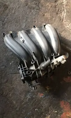 BMW 1 E81 E87 Intake manifold 7518751