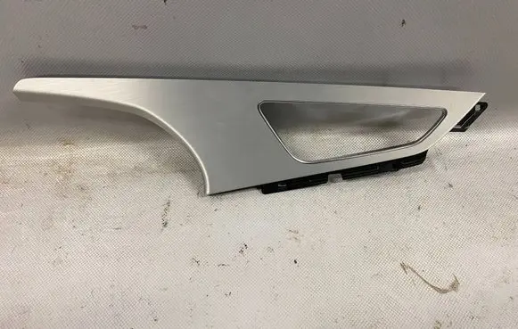 Audi Q7 4M Front door trim bar 4M0867102K