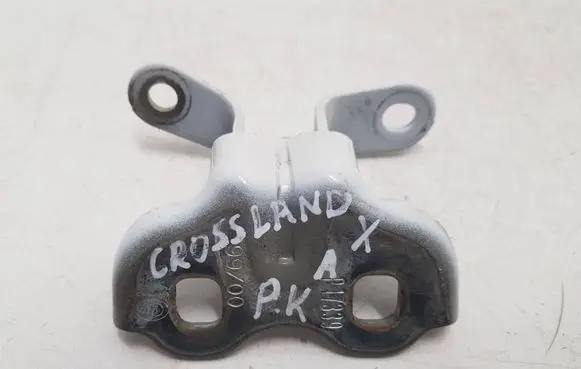Opel Crossland X Front door lower hinge P17339