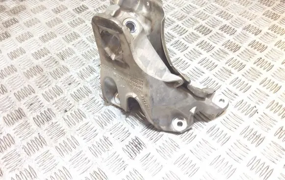 BMW X6 F16 Engine mounting bracket 6876280 6876284