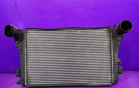 Volkswagen Touran I Intercooler radiator