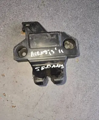 Toyota Avensis T270 Tailgate/trunk/boot lock/catch/latch 1U6121031L