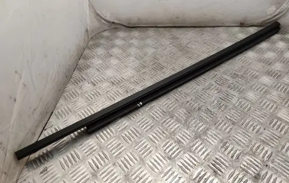 Volkswagen Touareg II Door glass trim 7P0837472C 7P0837472