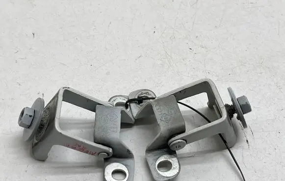 Renault Megane III Tailgate/trunk/boot hinge 844005242R