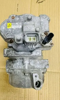 Toyota RAV 4 (XA40) Air conditioning (A/C) compressor (pump) 0422000533
