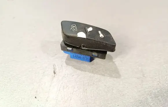 Volkswagen Golf V Central locking switch button 1K0962125 145403S