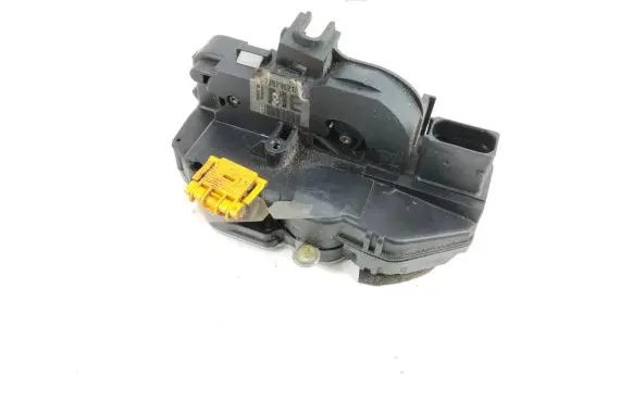 Chevrolet Trax Front door lock 13579521