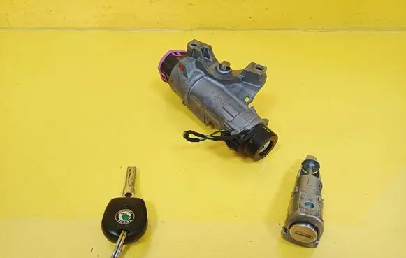 Skoda Fabia Mk1 (6Y) Ignition lock 4B0905851C
