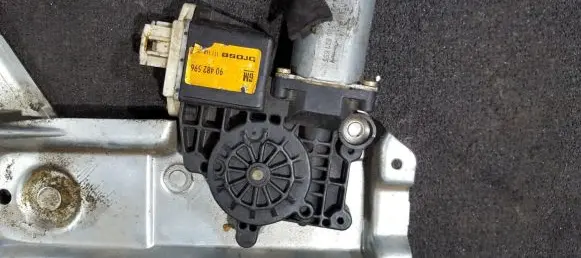 Opel Tigra A Front door window regulator motor 90482596 111168