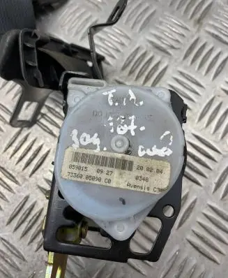 Toyota Avensis T250 Rear seatbelt 7336005090