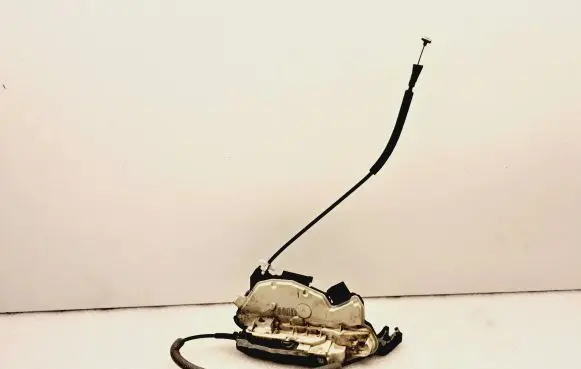 Skoda Fabia Mk2 (5J) Front door lock 5N1837015C