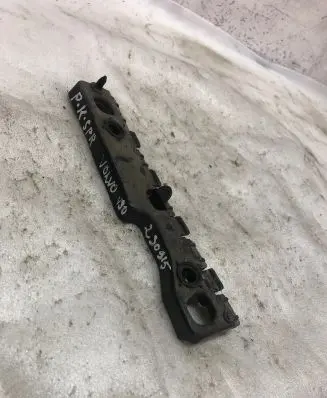 Volvo S90, V90 Fender mounting bracket 31386127