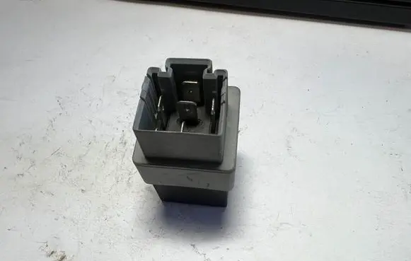 Volvo S40, V40 Other relay MB953394 72HM100