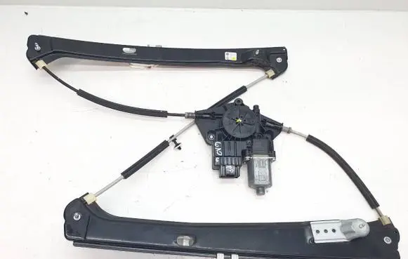 Skoda Kamiq Front door window regulator with motor