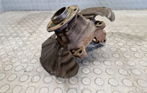 Front wheel hub