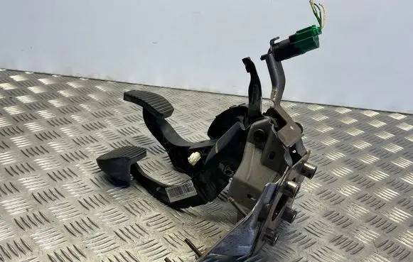 Peugeot 3008 I Pedal assembly