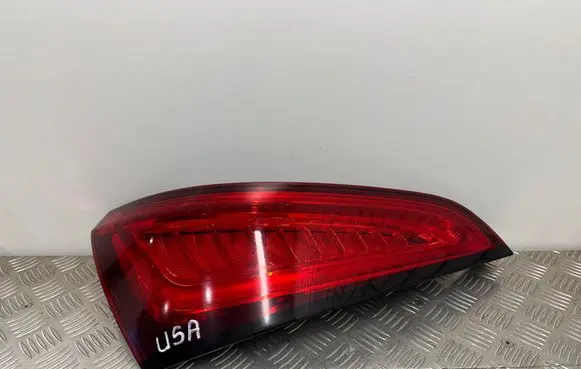 Tailgate rear/tail lights