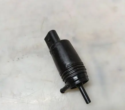 BMW 5 E39 Windscreen/windshield washer pump 8377612