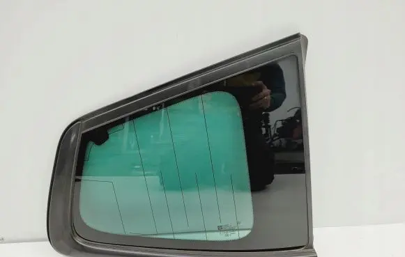 Opel Zafira C Rear vent window glass 