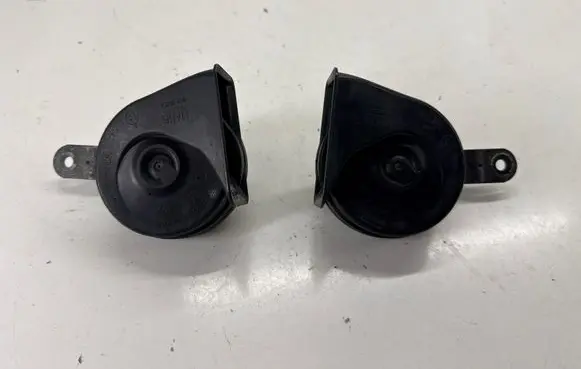 Tesla Model X Horn signal 104549500A 104549600A